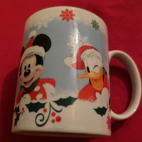 Disney Mickey & Friends Enesco Christmas Mug - Picture 2 of 10